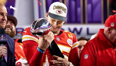 Mahomes after QB megadeals: I'm not underpaid