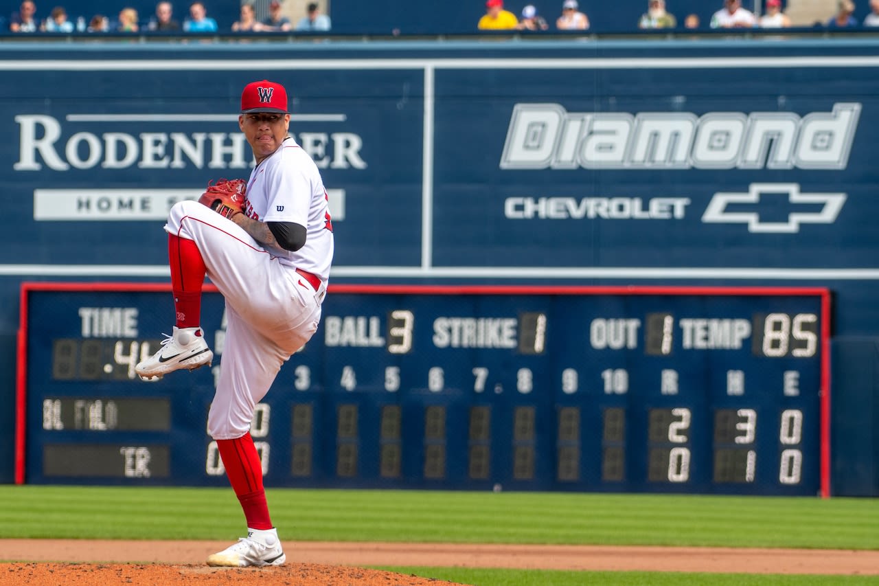 Red Sox righty feels soreness in his shoulder/lat area during rehab outing