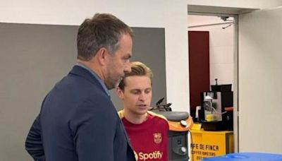 El primer encuentro de Flick con un jugador del Barça fue con De Jong