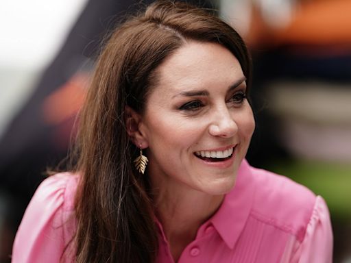 "Kate Middleton está muito doente e tratamento é penoso", diz autora