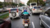 Ride-sharing apps rise in Venezuela as public transit decays