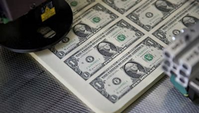 Dólar hoje fecha em alta com busca por proteção antes do Copom