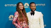 Chrissy Teigen y John Legend dan la bienvenida a un nuevo bebé con anuncio sorpresa de concierto