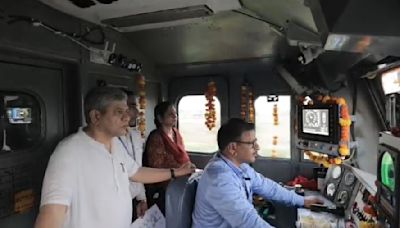 Rajasthan: Rail Minister Ashwini Vaishnaw Successfully Tests Kavach 4.0 Safety System, Enhancing Railway Security Standards; VIDEO