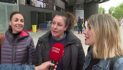 Miles de personas acuden al festival 'Locos por la música' en el Bernabeu