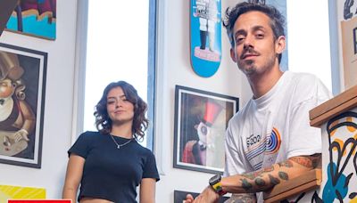 Agustín “Soy Rada” Aristarán posa con su hija Bianca en su casa estilo pop art: la fama, la actuación y los ataques de pánico