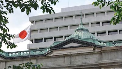 傳日銀擬討論減少購債 日圓匯率升破155大關