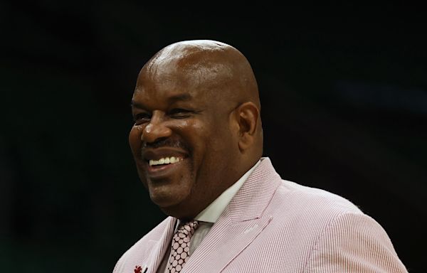 Cedric Maxwell trash talks Los Angeles Lakers rivals after the Boston Celtics win Banner 18