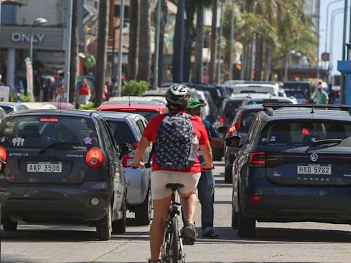 Los turistas que sean multados por infracciones de tránsito en Uruguay deberán abonarlas antes de dejar el país