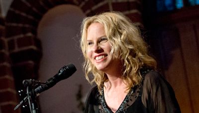 Singer-songwriter Vonda Shepard says people still 'jump out of their seats' when she performs the 'Ally McBeal' theme song