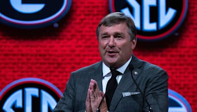 Watch as Kirby Smart walks the red carpet with 4-star WR recruit