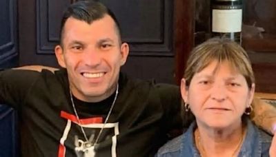 El problema de salud de la madre de Gary Medel que lo obligó a viajar urgente a Chile: "Está consciente"