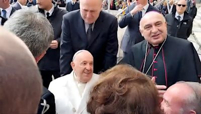 VÍDEO | El regalo del Arzobispo de Valencia que entusiasma al papa Francisco: "Es el corazón"