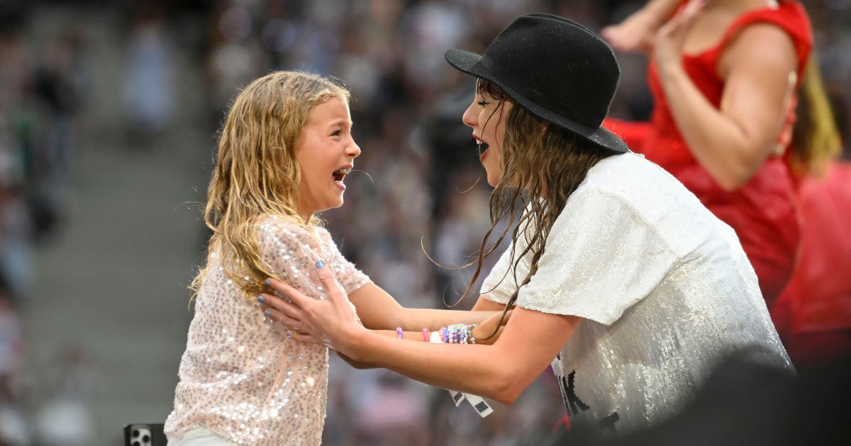 How Does Taylor Swift Pick Who Gets Her 22 Hat at Eras Tour?