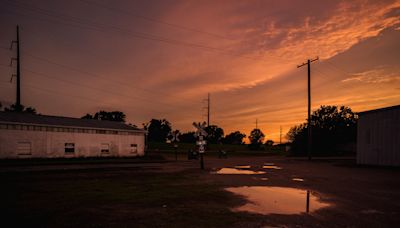 'Mile wide' tornado in Oklahoma causes mass destruction