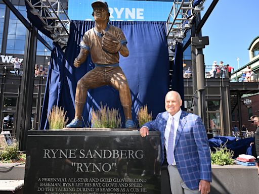 Cubs officially unveil statue for Hall of Famer Ryne Sandberg