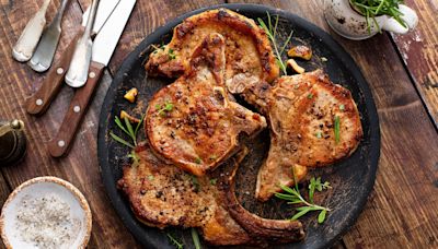 The Common Mistake To Avoid For Crispy Air Fryer Pork Chops