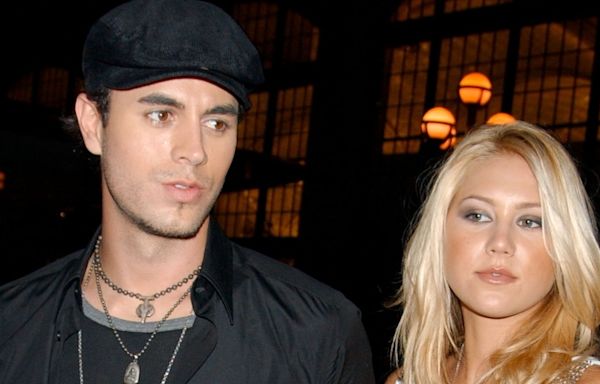 Enrique Iglesias on what partner Anna Kournikova thinks of him kissing his fans