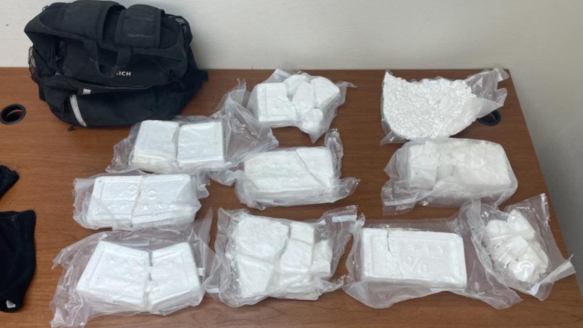 Chambers County deputies arrest Louisiana man after finding 20 pounds of suspected cocaine while answering robbery call
