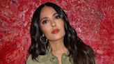 Salma Hayek luce hermoso bikini con top de tiras cruzadas