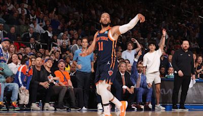 UPDATED: Knicks' Jalen Brunson leaves game in first quarter with sore right foot, returns for second half
