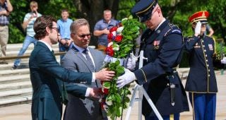 Ryan Blaney's Coca-Cola 600 defense takes on deeper meaning in Arlington National Cemetery visit