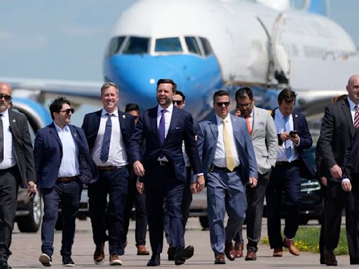 J.D. Vance Awkwardly Retreats After Bizarre Attempt to Storm Harris’ Empty Plane