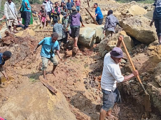 Deadly landslide threatens thousands more as hopes for survivors fade