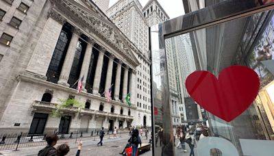 Stock market today: Wall Street drifts higher; Dow has its first close above 40,000