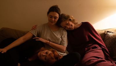 Elizabeth Olsen, Natasha Lyonne, Carrie Coon Assist Ailing Dad in Netflix’s ‘His Three Daughters’ Trailer