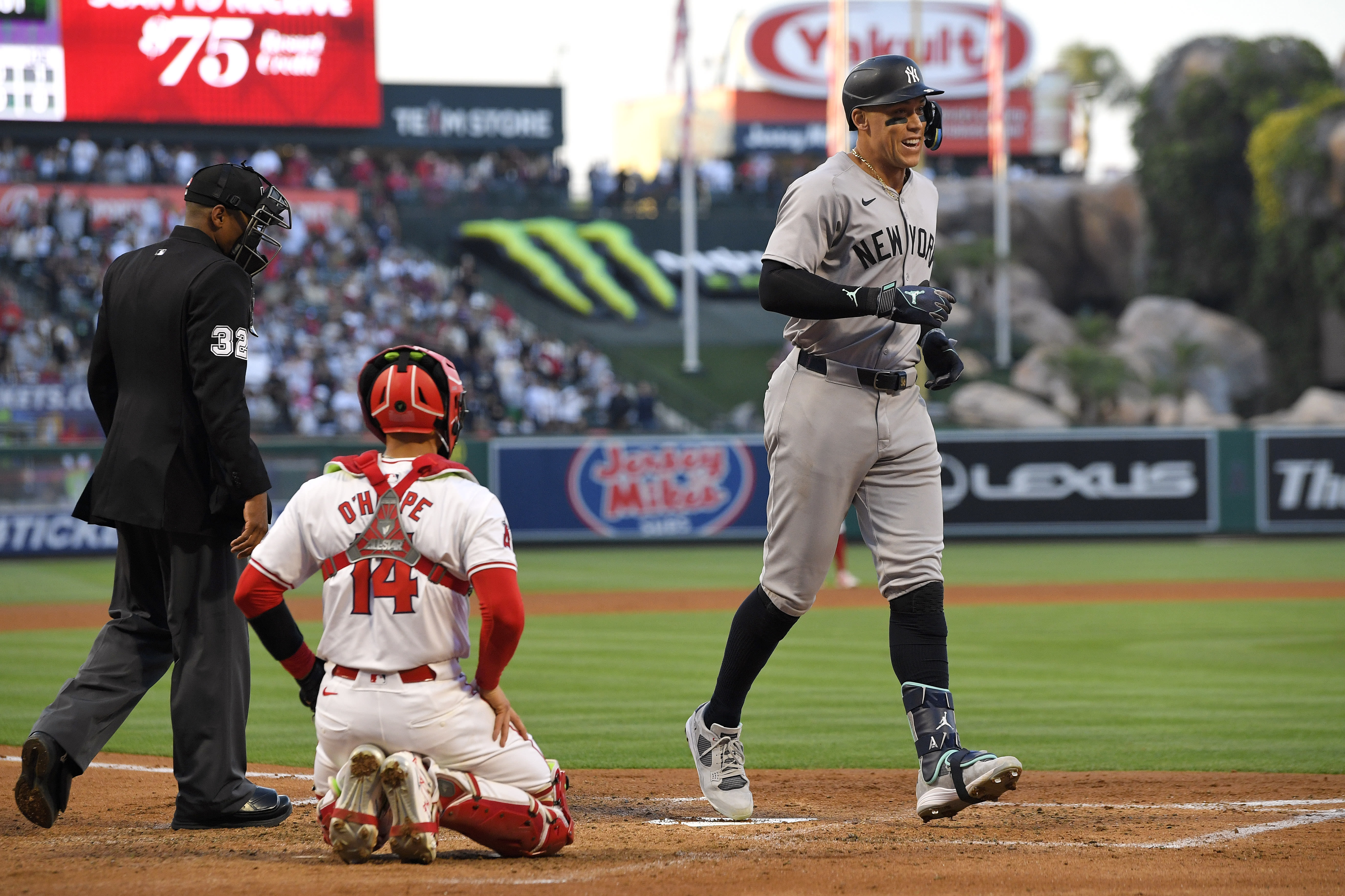 Angels lose first game of doubleheader to Yankees