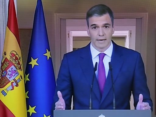 Pedro Sánchez vuelve al trabajo tras el sobresalto de su amenaza de dimisión