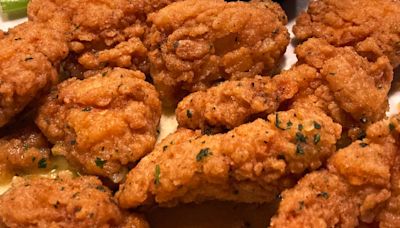 TikTok food critic Keith Lee visits KOK Wings and Things in Baton Rouge