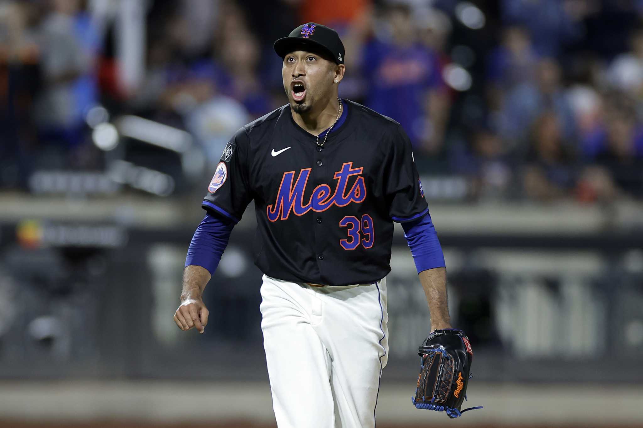 Díaz brothers pitch in same game for 1st time as Mets top Reds in front of family at Citi Field