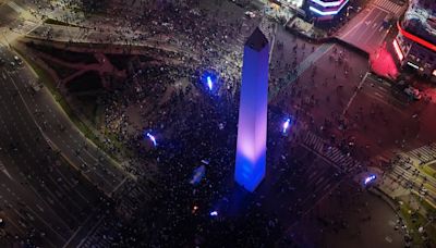 Los festejos de los hinchas argentinos en el Obelisco desde el drone de Infobae