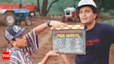 When young Ranbir Kapoor held the clapper board for father Rishi Kapoor on 'Prem Granth' sets | Hindi Movie News - Times of India