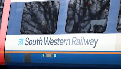 Travel chaos for South Western rail passengers after signalling problem