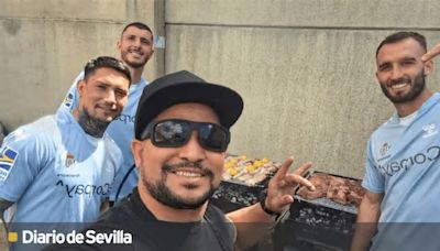 Guido, Chimy y Pezzella cocinan un asado en la Ciudad Deportiva del Betis