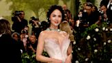 Eiza González rindió tributo a sus raíces mexicanas en la Met Gala - La Opinión