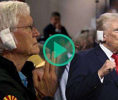 Tentative d’assassinat de Trump : des bandages sur l’oreille arborés par ses soutiens à la Convention républicaine