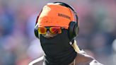 Browns TE David Njoku arrives in full mask after suffering facial burns