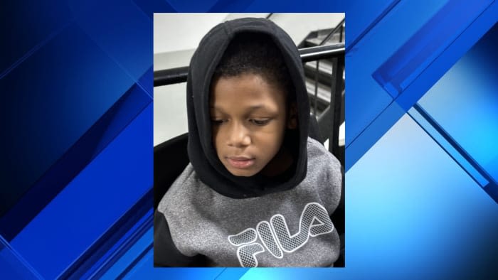 Police search for family of wandering 7-year-old boy in Detroit