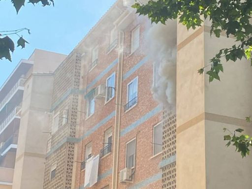 Un incendio obliga a desalojar un bloque de viviendas en Toledo