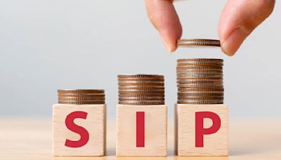 Understanding Lumpsum Vs Step UP SIP Calculators: Their Distinct Uses & Applications