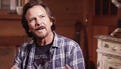 Pearl Jam. Eddie Vedder paragona i fan di Taylor Swift alla scena punk rock della sua adolescenza