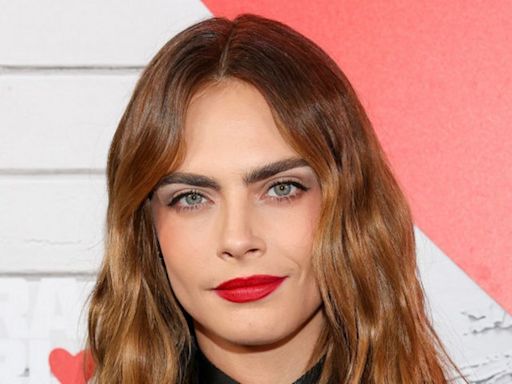 Cara Delevingne's awkward backstage moment with huge rock star at Glastonbury