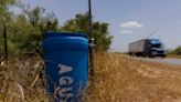 Desaparecen estaciones de agua para migrantes en el sur de Texas