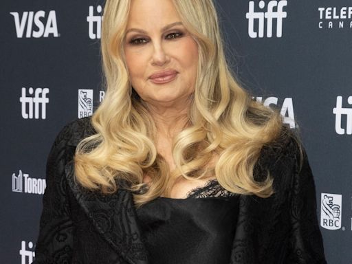 Jennifer Coolidge Shares How She Honestly Embraces Aging - E! Online