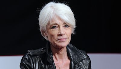 Mort de Françoise Hardy : Les chaînes bouleversent leurs programmes pour lui rendre hommage