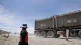Protestas en Perú interrumpen importante ruta de transporte de cobre